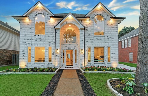 Memorial Parkway House | Luxury Living 2 King Suites + Game Loft + EV