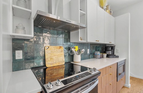 East Ridge House | Luxury Modern, Down Town Retreat, Pet Friendly