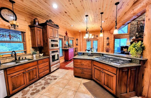 Hidden Lake Cabin | Luxury Mountain Lodge | Big Views, Game Room, Hot Tub, Fire Pit & Paved Access