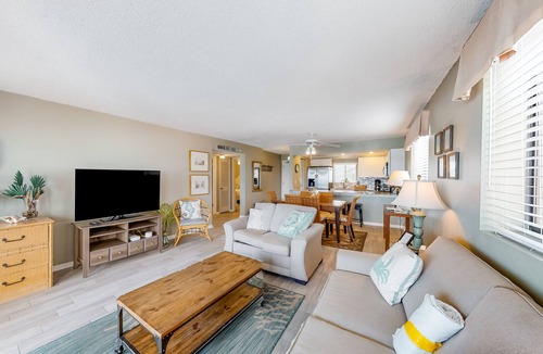 Miramar Beach Condo | Luxury, oceanfront condo with outdoor pool & patio - snowbird-friendly