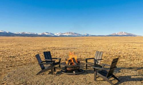 Fairplay House | Luxury Off-Grid Cabin with Stargazing Deck & Views