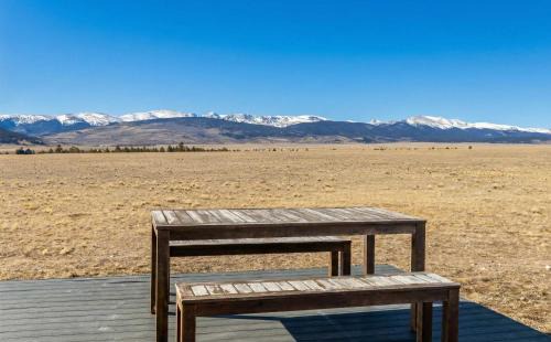 Fairplay House | Luxury Off-Grid Cabin with Stargazing Deck & Views
