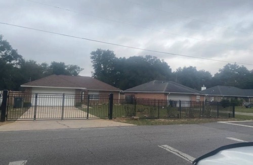 Pensacola Heights House | Luxury Recliner 4bd/3ba home in Pensacola Florida