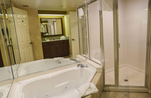 Florida Central Atlantic Coast Resort | LUXURY RESORT STUDIO MINUTES FROM UNIVERSAL STUDIOS & DISNEY