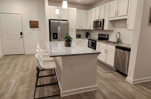 Golden Glades - The Woods Apartment | Luxury Resort w/Pool, BBQ & Fire Pit, Mayo Clinic