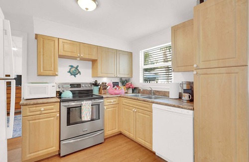 Delray Beach Cottage | Luxury Retreat - Private Pool Cottage in Delray Beach – 45 Min to Hard Rock