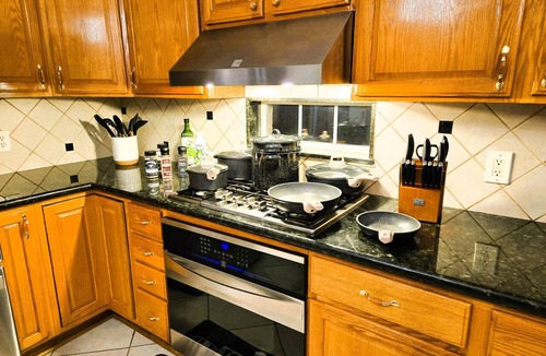 Edelweiss House | Luxury Stay Game Room & Poker Table Sleeps 14
