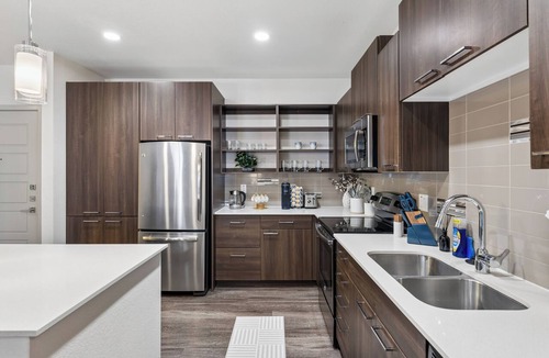 Camelback East Apartment | Luxury Stay Pool Hot Tub Fast 1 Gig WiFi Gym