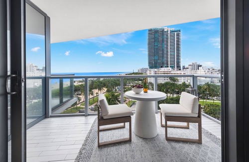 City Center Condo | Luxury Vacation Rentals in South Beach by LRMB