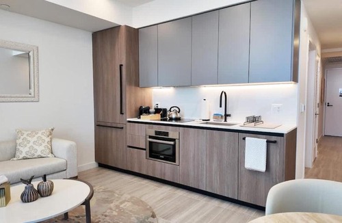 North Beach Apartment | Luxury View-Walk to beach!