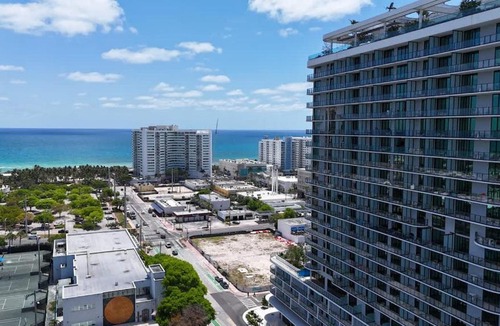 North Beach Apartment | Luxury View-Walk to beach!