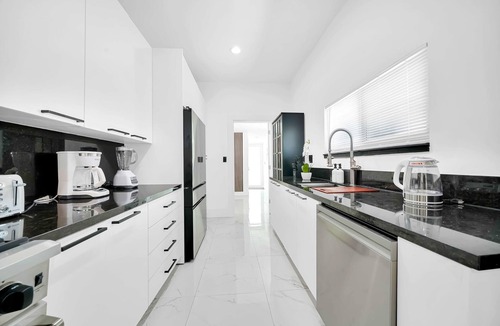Buena Vista Villa | Luxury Villa Allegra 5BR Steps to Wynwood