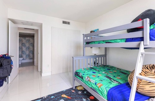 Hallandale Beach Resort | Luxury Water view Apartment 3/3 in Hallandale