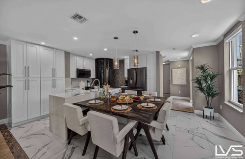 Downtown Fort Lauderdale House | LVS Aurea Walk to Las Olas, Heated Pool, Spacious 9-Bed