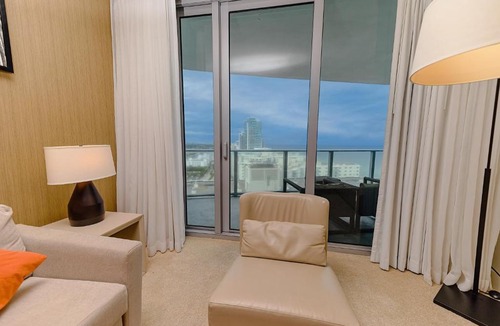 Hollywood South Central Beach Hotel | Lyfe Resort Hollywood, Florida