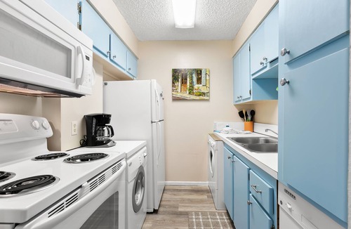 Madeira Beach Condo | Madeira Beach Yacht Club 151H | Balcony, Pool + Hot Tub Access