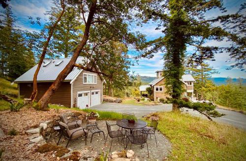 Deer Harbor House | Madrona Suite