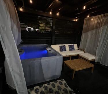 West Little River Apartment | Magic City IN THE HEART OF MIAMI JACUZZI