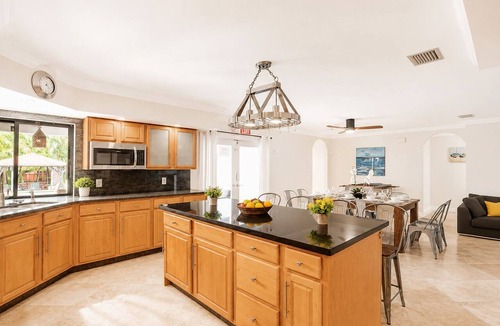 South Lake Villa | Magnificent Villa by Lake near Hollywood Beach