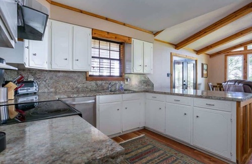 Homer House | Main House + GuestHouse LakeFront ; Sleeps 14; Ramp