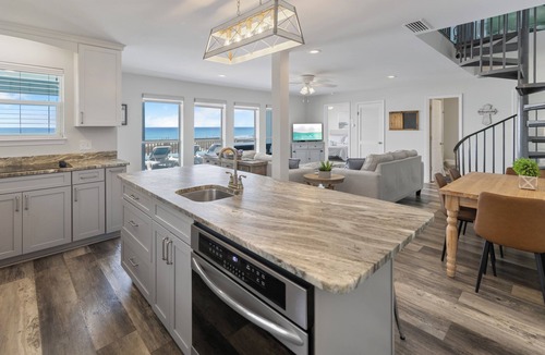 Crescent Beach House | Making Memories | Gulf-Front | Private Beach Access | Sleeps 8