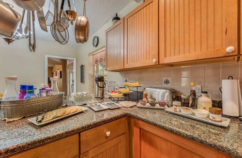 Chassahowitzka Bed & Breakfast | Manatee Room