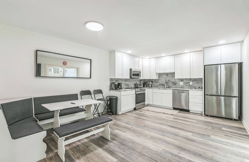 Southside House | Mandarin Retreat: Pool-Hot tub-King Bed-Smart Tvs