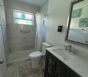 Little Havana House | Mango private room in shared house
