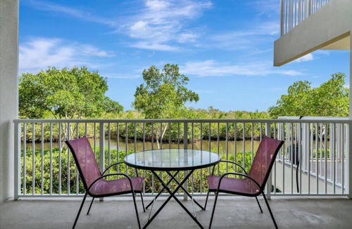 Ruskin House | Mangrove Waterway View Sleeps 4 Pool & Courts