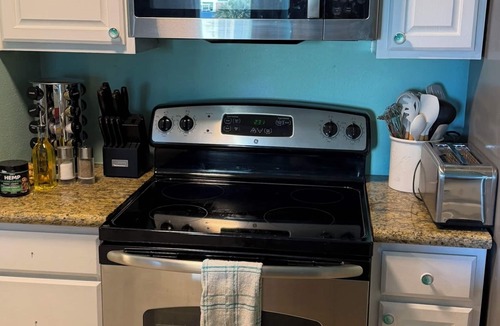 Galveston Condo | Maravilla 2B/2 FULL BATH Seawall Condo: Gulf/Pool Views, Remodeled, Sleeps 7+