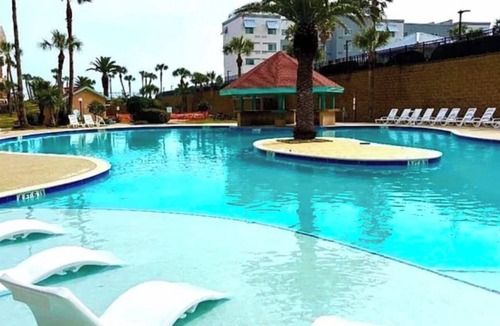 Galveston Condo | Maravilla 2B/2 FULL BATH Seawall Condo: Gulf/Pool Views, Remodeled, Sleeps 7+