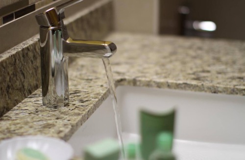 East Arlington Hotel | Marble Waters Hotel & Suites, Trademark by Wyndham