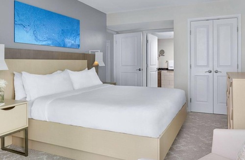 Marco Island Resort | Marco Island 2BR at Crystal Shores – Mid-Level Balcony, Pools & Beach Access