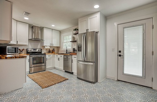 Thunderbolt House | Mariner’s Rest | 5BR Game Room, Near Beach