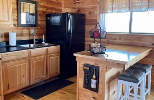 Fredericksburg Cabin | Mary-City on a Hill at Spring Creek