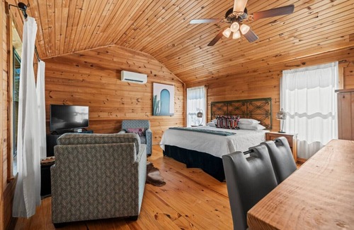 Fredericksburg Cabin | Mary-City on a Hill at Spring Creek