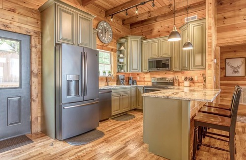 Smoky Mountains Cabin | Massive Views+Indoor Pool+Movie Theater+Fire Pit