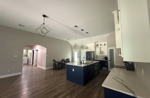 Wilmer House | Matthews Blue house spacious 5BD and 2BA in calm neighborhood