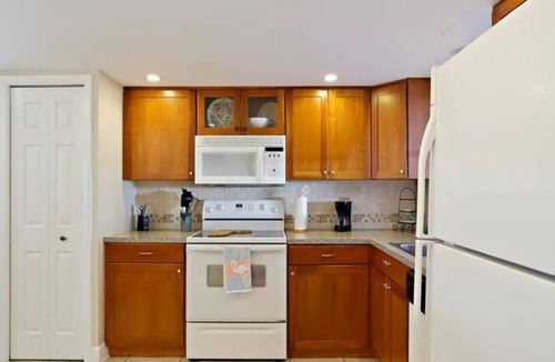 St. Petersburg Condo | Maximo Marina Condo Heated pool, Near Pass-a-Grille, Downtown & Eckerd