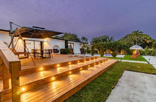 Golden Glades Villa | Mega Fun Villa Northwest Miami BY THE GLAMHOMES