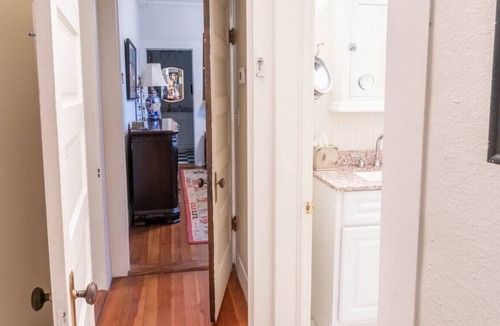 New Braunfels Villa | Merlot Villa at Zink Haus*1 Block to Comal River*Walk to Downtown NBTX
