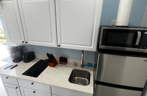 Lake Ridge Apartment | Mermaid Den 5 minutes to beach