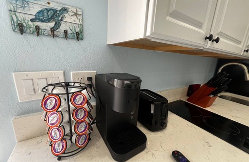 Lake Ridge Apartment | Mermaid Den 5 minutes to beach