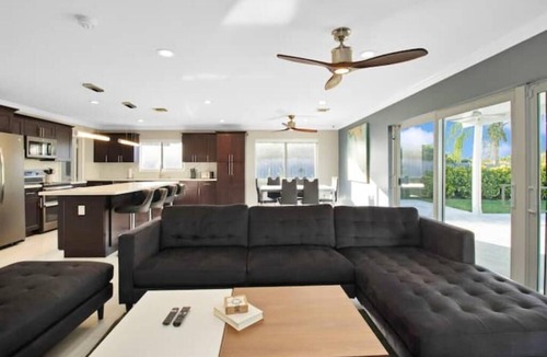Ludlam House | MIA Golf course home large saltwater pool/spa&yard