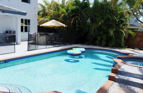 Ludlam House | Miami 5BR Pool Home ● BBQ ● Pool ● Coffee Bar ● Kid-Friendly ● Whirlpool Tub
