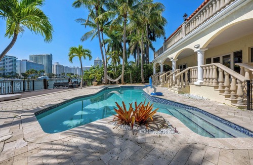 The Roads Apartment | Miami Beach Waterfront Mansion, Pool, BBQ, Gated