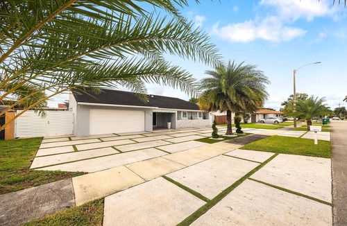 Westchester Ski Chalet | Miami Downtown Oasis/Mini Golf/Htd Pool/Game room