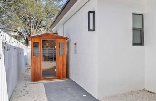 Miami Shores House | Miami Hotel Home + jacuzzi+sauna +barbecue