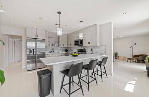 Miami Gardens House | Miami Lakefront Paradise with Resort Style Pool and Spa 6BR