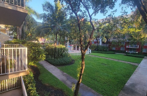Country Club Bed & Breakfast | Miami Lakes Bed & Breakfast cozy with all you need to stay